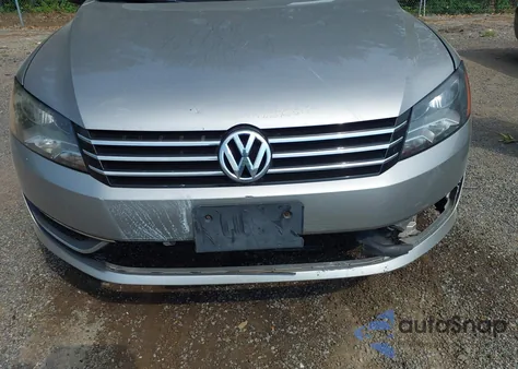 2013 Volkswagen Passat 2.5L Se z USA, uszkodzony, nr VIN 1VWBP7A37DC116416